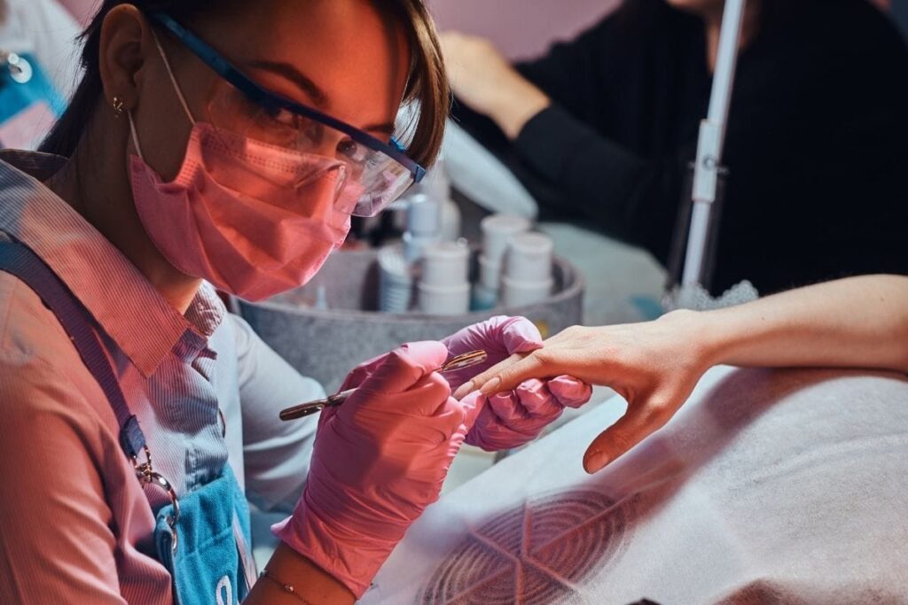 What Influences the Time It Takes to Become a Nail Tech?
