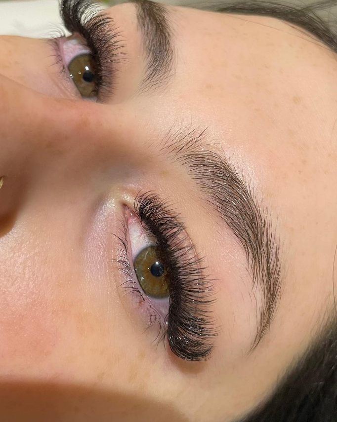 applying lash extensions