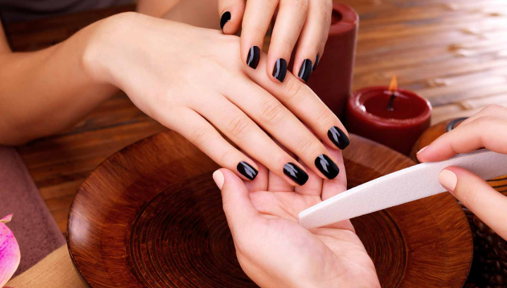 What Is a Nail Tech Course?