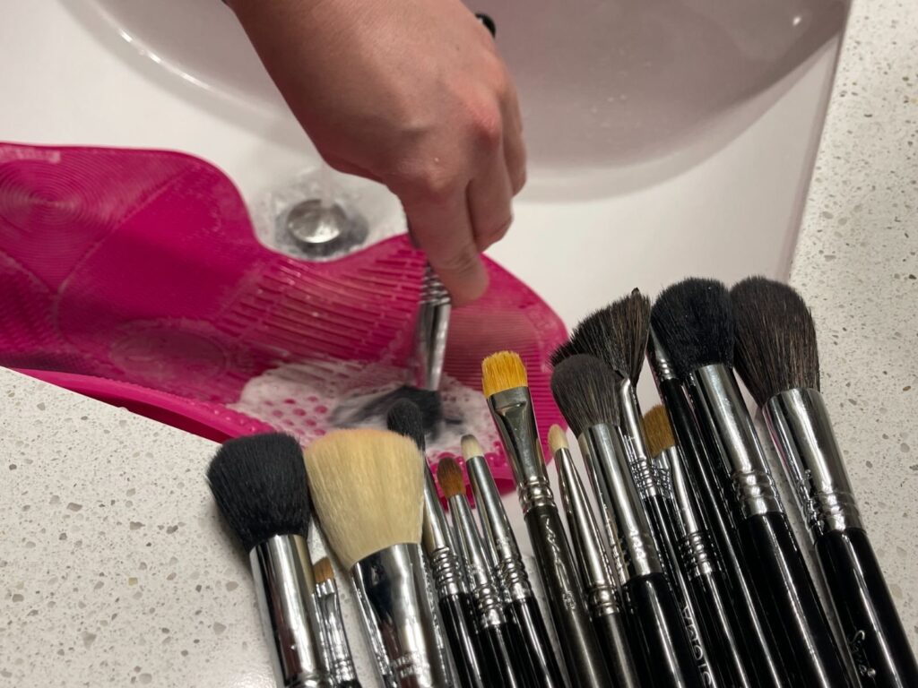 How to Sanitise Makeup Brushes Between Clients