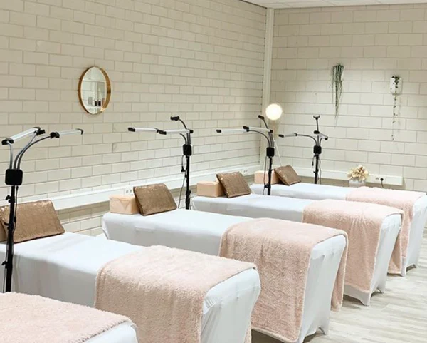 Salon Setup and Environment