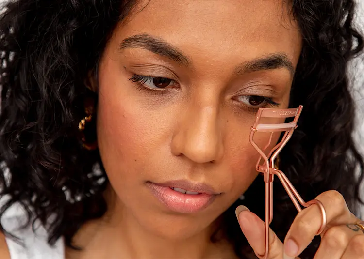How Long Should You Wait Before Curling Lashes After a Lash Lift?