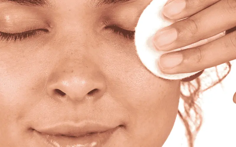 How to Remove Lash Clusters Safely at Home
