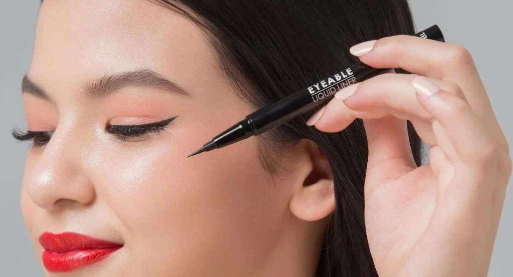 What Type of Eyeliner is Safe for Lash Extensions?