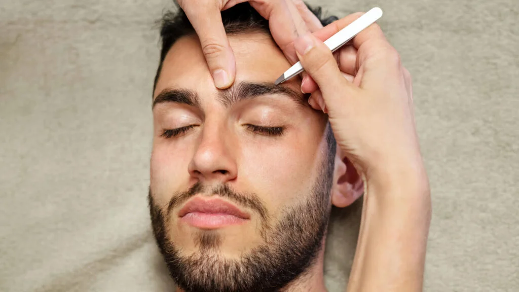 Eyebrow Tinting vs Other Grooming Options for Men