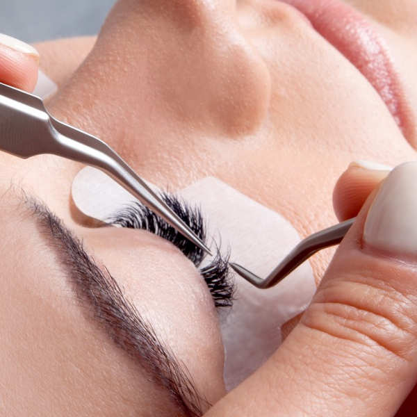 Step-by-Step Guide to Mastering Volume Lash Application